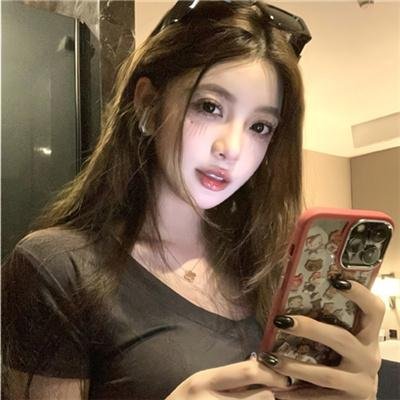 她比烟花寂寞